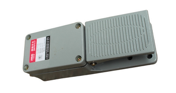 Przełącznik nożny ON-(ON) 10A 250V PN17