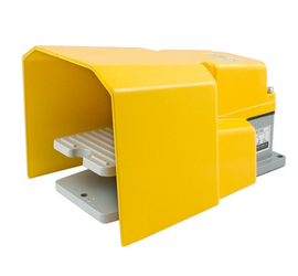 Przełącznik nożny ON-OFF 10A 250Vz osłoną PN23